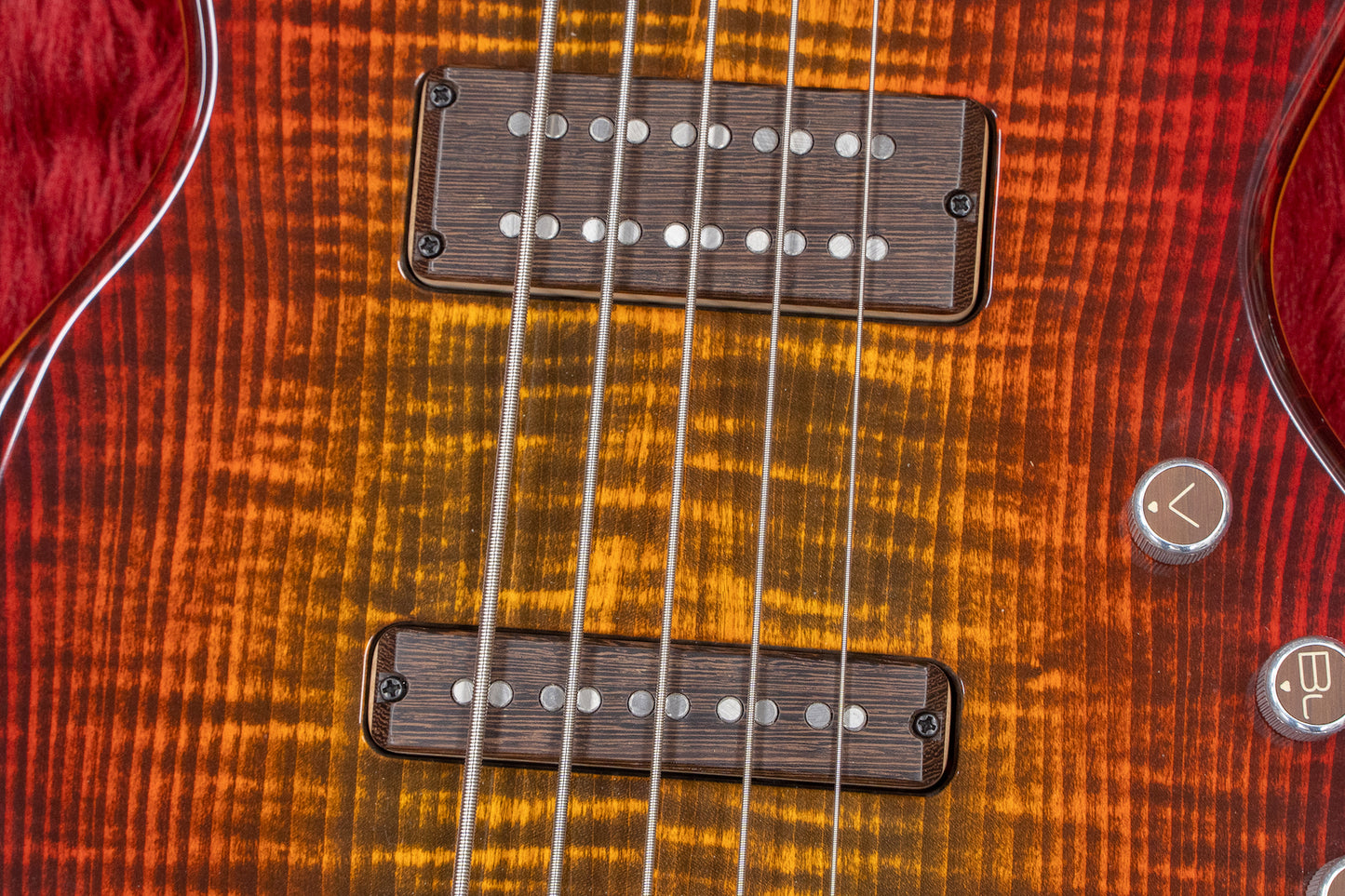 [new] Valiant Guitars / TNT-5 red 4.115kg [Yokohama-store]