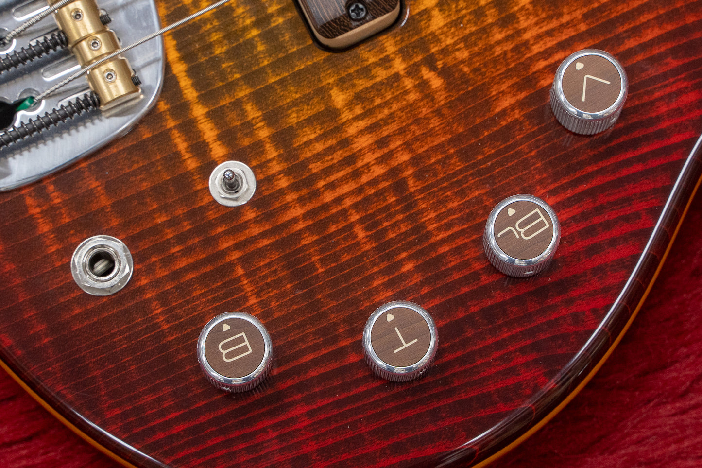 [new] Valiant Guitars / TNT-5 red 4.115kg [Yokohama-store]